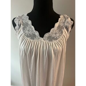 Vintage Shadowline Lace Trim Long Nylon Nightgown‎ 60s–80s White Petite Lingerie